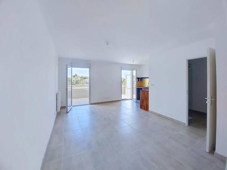 T1 de 28 m² avec terrasse et parking à Marseille 15e — photo 1