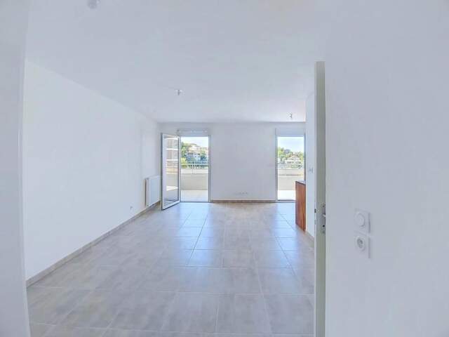T1 de 28 m² avec terrasse et parking à Marseille 15e — photo du bien