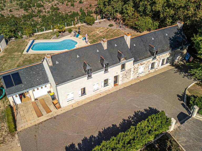 Maison de 8 pièces de 226 m² à Verrie — photo 1