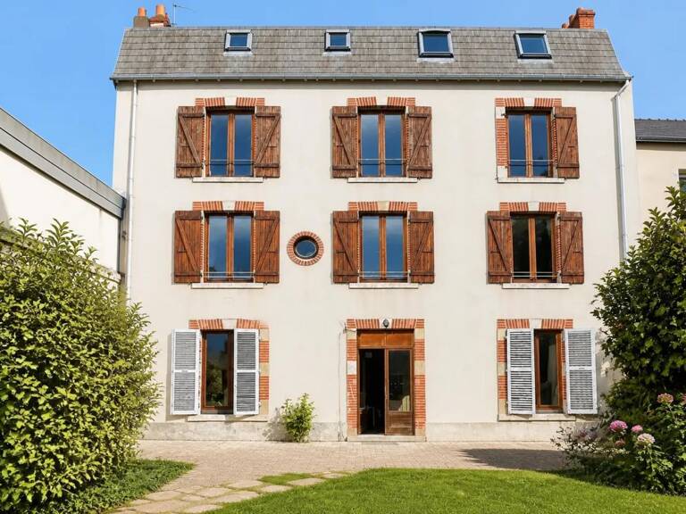 Immeuble de 9 pièces de 254 m² à Orléans — photo 1