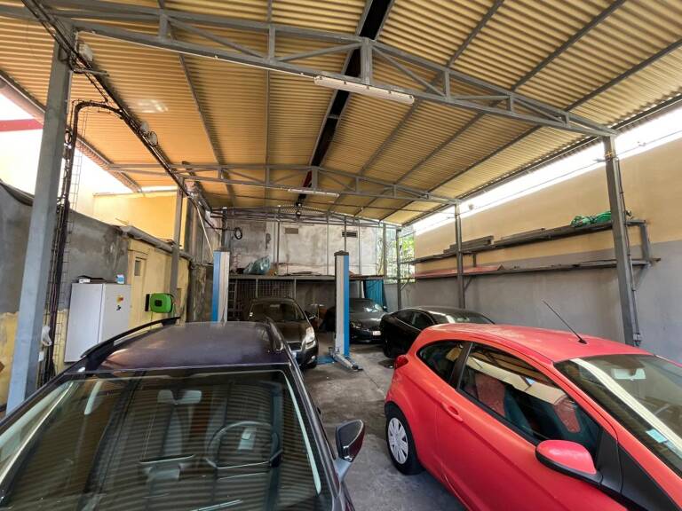 Fort-de-France : Entrepôt 120m2 en coeur de ville — photo 1