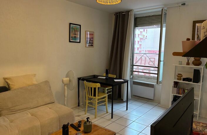 EXCLUSIVITE LYON 3 ème préfecture, T2 dans bel immeuble ancien — photo 2