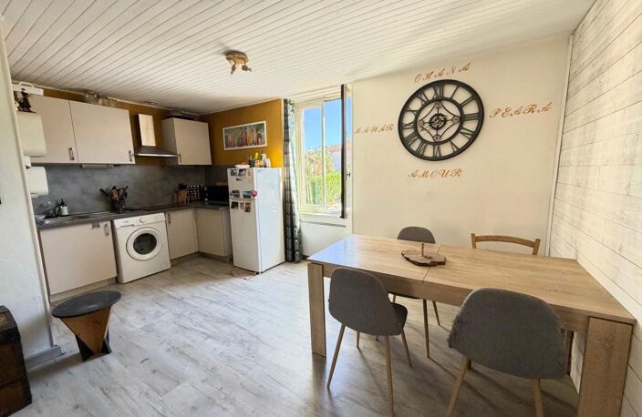 Appartement T3 en hyper centre Saint Pierre La Palud — photo 2