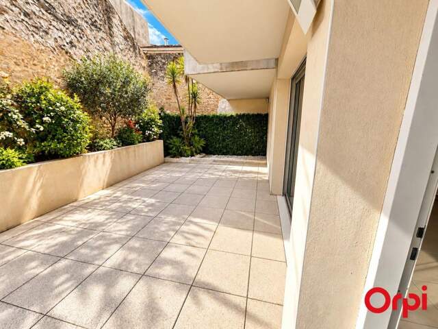 Appartement À Vendre — photo du bien