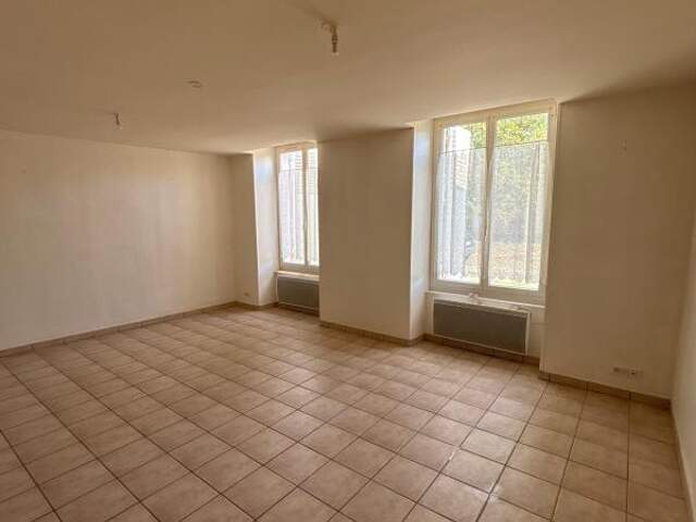 Appartement À Louer de 72 m3 au Rez de chaussée — photo du bien