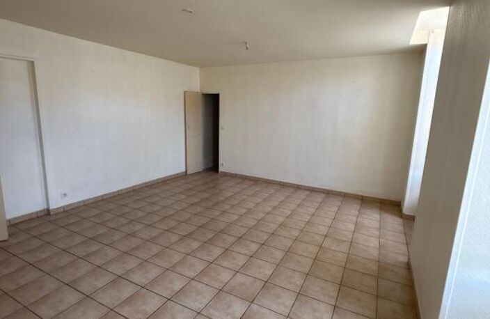Appartement À Louer de 72 m3 au Rez de chaussée — photo 2