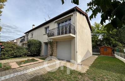 Maison familiale 3 chambres avec balcon et garage — photo du bien