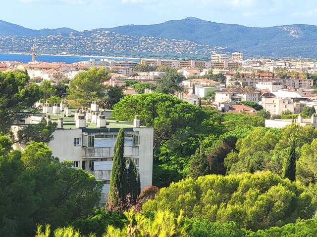 Appartement À Vendre — photo du bien