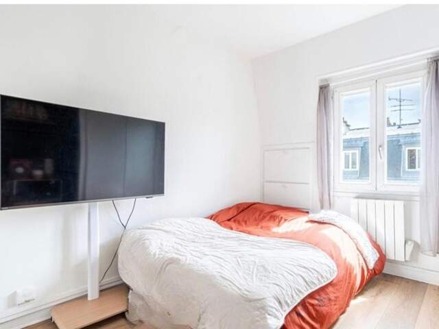Grand studio  de charme 22,21 m2 étage élevé Paris 18 — photo du bien