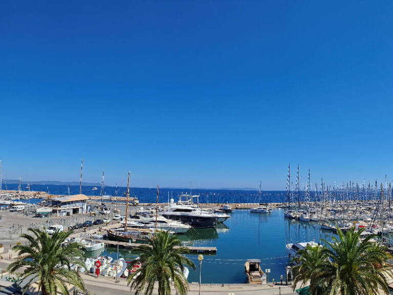 Appartement traversant avec vue mer panoramique  Port de Hyères — photo 1
