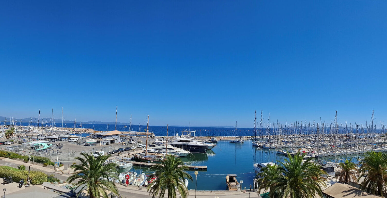 Appartement traversant avec vue mer panoramique  Port de Hyères — photo 1