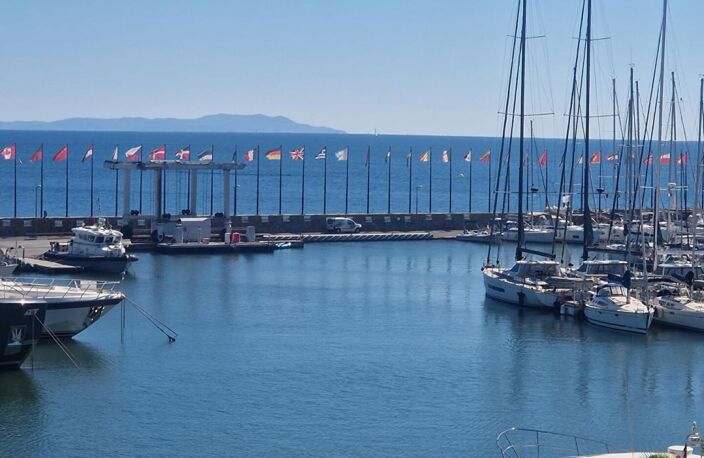Appartement traversant avec vue mer panoramique  Port de Hyères — photo 5