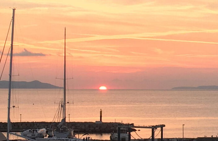 Appartement traversant avec vue mer panoramique  Port de Hyères — photo 2