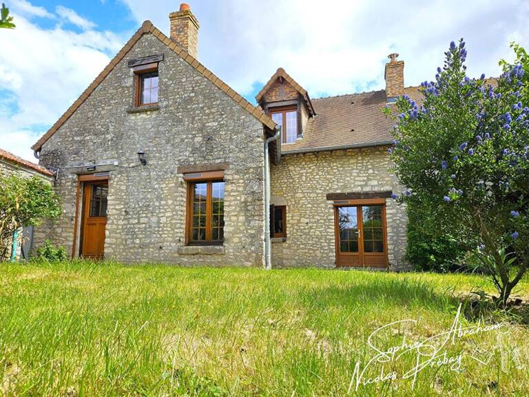 Maison en pierres avec cour et jardin — photo 1