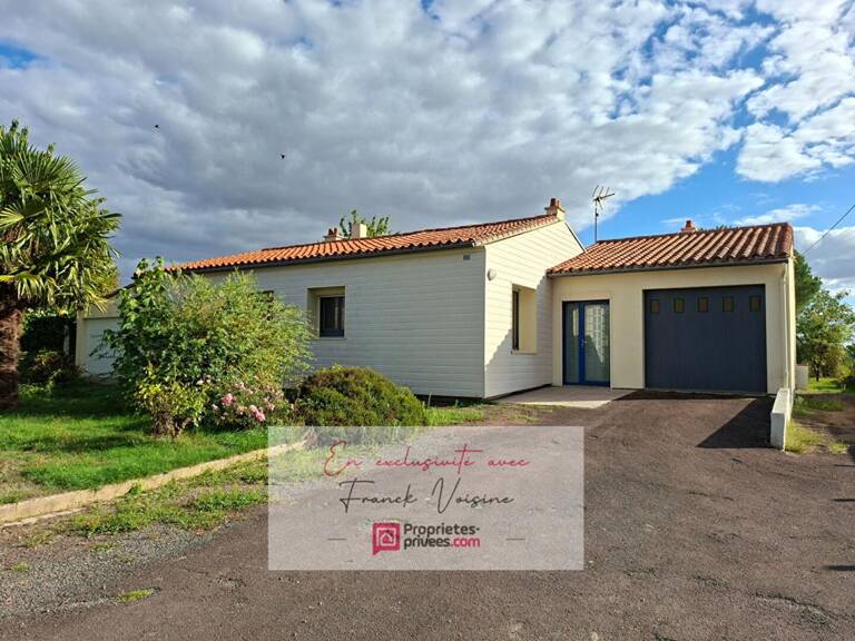 A VENDRE en Exclusivité aux Herbiers, maison plain-pied de 106 m2 avec 3 chambres et 1 dépendance sur une parcelle de 2200 m2 env — photo 1