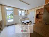 A VENDRE en Exclusivité aux Herbiers, maison plain-pied de 106 m2 avec 3 chambres et 1 dépendance sur une parcelle de 2200 m2 env — photo 2