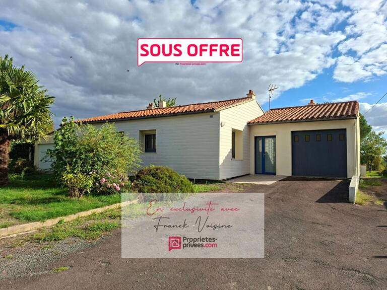 A VENDRE en Exclusivité aux Herbiers, maison plain-pied de 106 m2 avec 3 chambres et 1 dépendance sur une parcelle de 2200 m2 env — photo 1