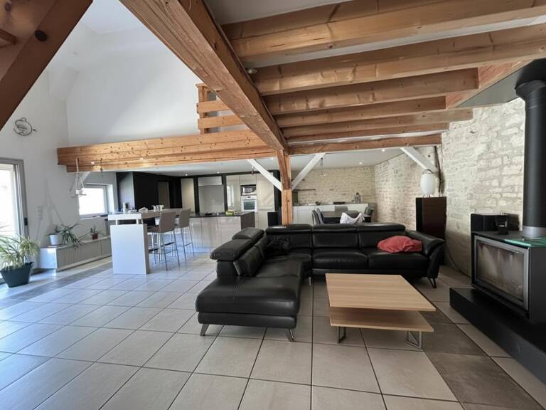 Neuville de Poitou - Secteur Bellefois - Maison 4 chambres (possibilité 5) + dépendance à rénover de 34m2) — photo 1
