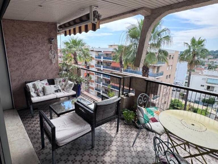 Appartement  grand 2 P  de 63m² en dernier étage à Cagnes-sur-Mer :quartier Hippodrome — photo 1