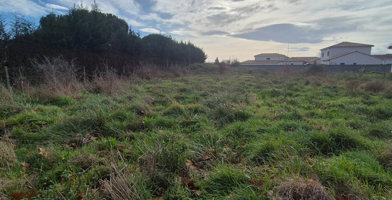 LEGUEVIN  TERRAIN PLAT VIABILISE  DE 1274 M2 — photo 1
