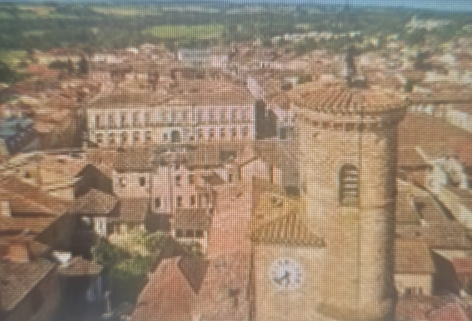 L'ISLE JOURDAIN - TERRAIN VIABILISE DE 1150 m2 — photo 1