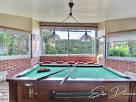 Laissez-vous surprendre: Grande maison 5 chambres, piscine intérieure, salle de billard, jardin, garage double — photo 3