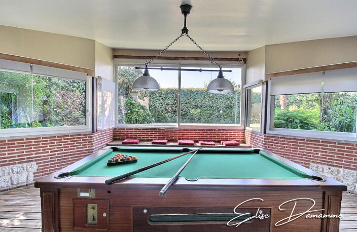 Laissez-vous surprendre: Grande maison 5 chambres, piscine intérieure, salle de billard, jardin, garage double — photo 3