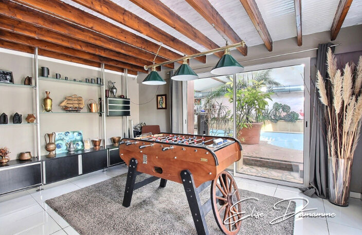 Laissez-vous surprendre: Grande maison 5 chambres, piscine intérieure, salle de billard, jardin, garage double — photo 4