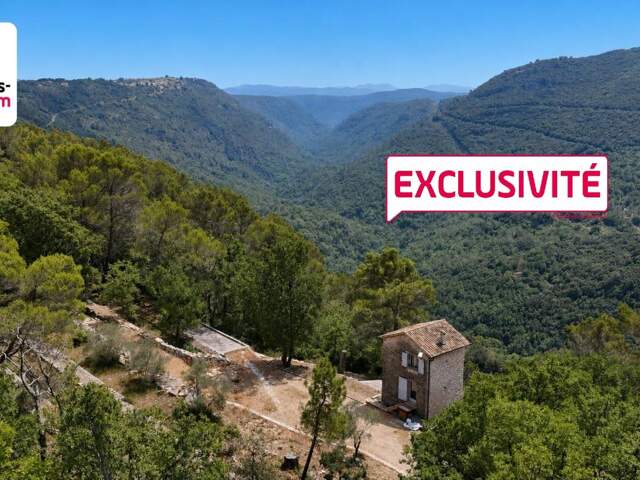 TOUR EN PIERRES AMENAGEE AVEC TERRAIN DE 7 HECTARES ET VUE PANORAMIQUE SUR LA VALLEE DE LA SIAGNE — photo du bien