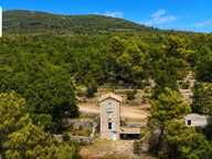 TOUR EN PIERRES AMENAGEE AVEC TERRAIN DE 7 HECTARES ET VUE PANORAMIQUE SUR LA VALLEE DE LA SIAGNE — photo 2