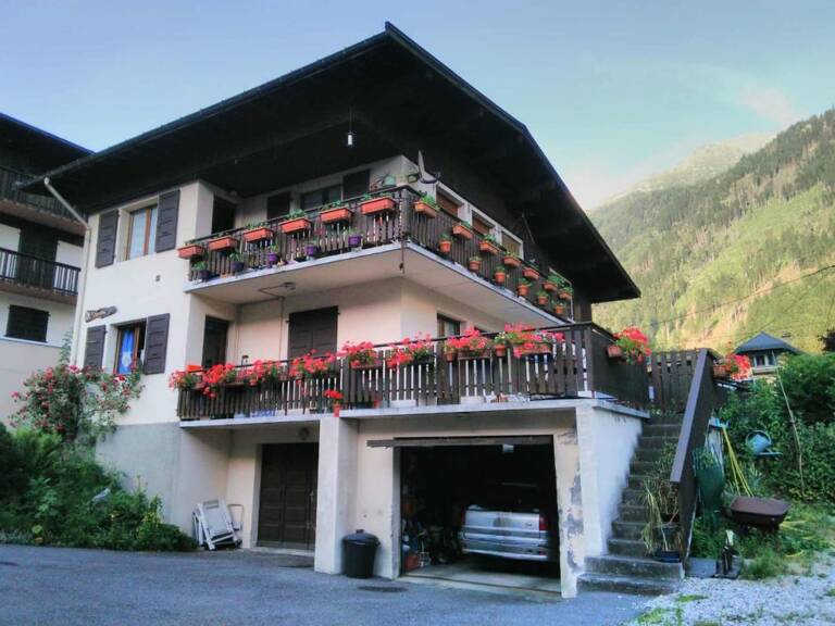 Chamonix - Chalet rare proche centre-ville avec vue exceptionnelle Mont-Blanc et Aiguille du Midi — photo 1