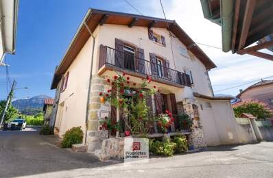 Voreppe (38340) - Maison de village T6 - 5 chambres - Balcon - Cave - Grenier — photo du bien