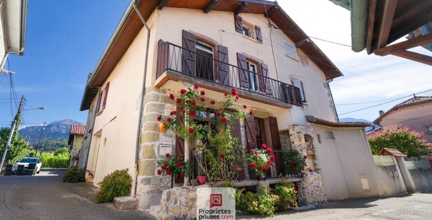 Voreppe (38340) - Maison de village T6 - 5 chambres - Balcon - Cave - Grenier — photo 1