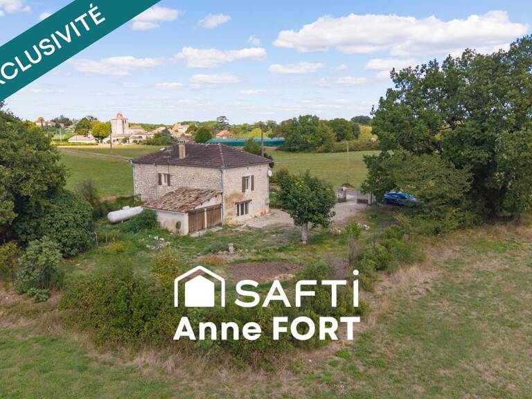 Maison ancienne en pierre de 65 m² avec deux chambres, garage, cave et jardin arboré — photo 1