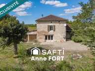 Maison ancienne en pierre de 65 m² avec deux chambres, garage, cave et jardin arboré — photo 2