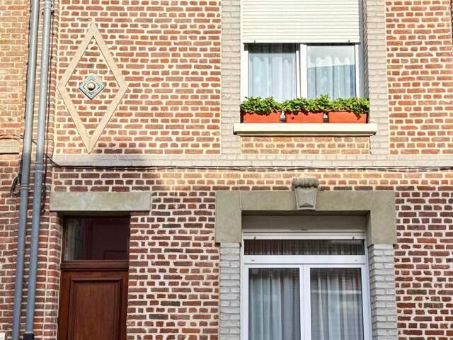 EXCLUSIVITÉ À AMIENS  3 CHAMBRES, BUREAU, COUR ET GARAGE POSSIBLE ! — photo du bien