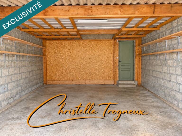 RARE  DOUBLE GARAGE AVEC JARDIN — photo 1