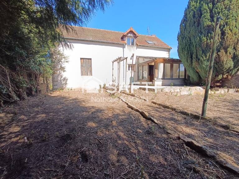 Genouilly, maison en pierre de caractère 101 m2, 3 chambres, jardin , beau potentiel — photo 1