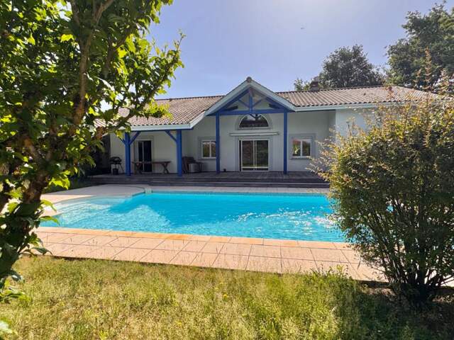 Grande villa "atypique" avec piscine — photo du bien