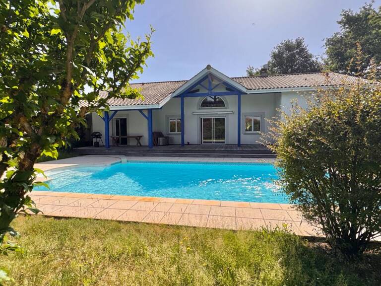 Grande villa "atypique" avec piscine — photo 1
