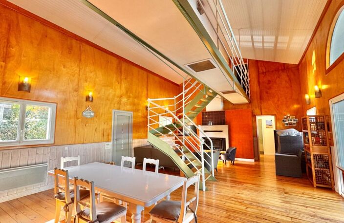 Grande villa "atypique" avec piscine — photo 4