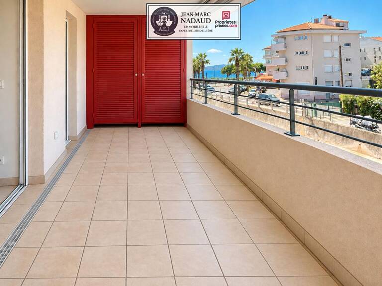Saint-Raphaël-Vieux Port -T4, 91m2 - grande terrasse - climatisation- 2 grands garages avec espaces de stockage — photo 1