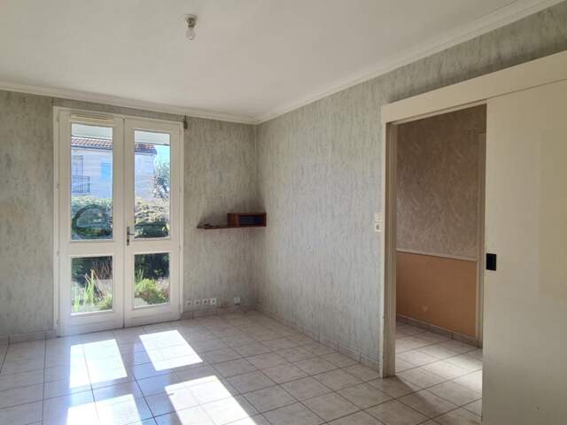 Maison Clisson 5 P . 3 Chs . Bureau . 81.29 M² . T 377 M² . Terrasse . Garage — photo du bien