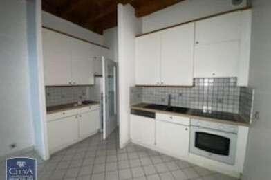 Appartement 3 pièces 884 €