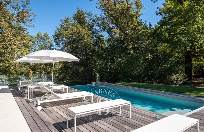 Maison d'architecte 315 m² - piscine et parc de 6647 m² - centre ville — photo 3