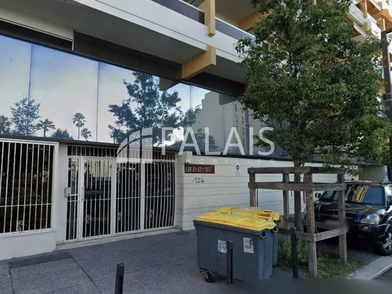 Garage fermé à louer - FABRON CALIFORNIE — photo 1