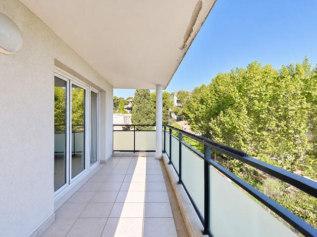 Appartement de type 2 avec terrasse et place de parking priv — photo du bien