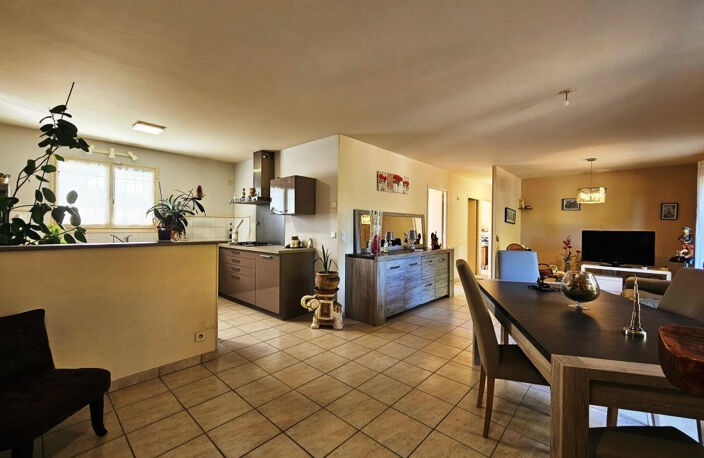 Maison de plain-pied 3 chambres avec garage et jardin   IZON — photo 3