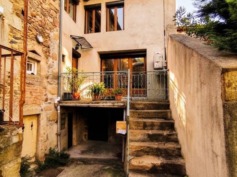 Maison de village avec terrasse et caves — photo 1