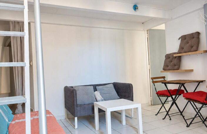 LA GARDE CENTRE – VENTE APPARTEMENT T1 ATYPIQUE 27 M² AVEC BUREA — photo 4